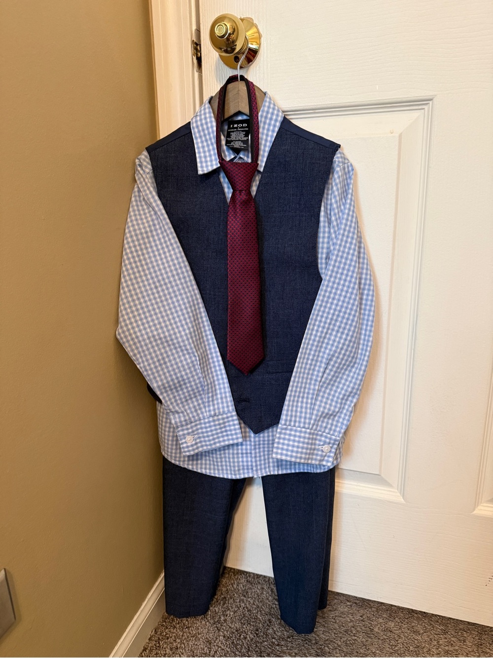 IZOD Boys size 7 Navy formal suit